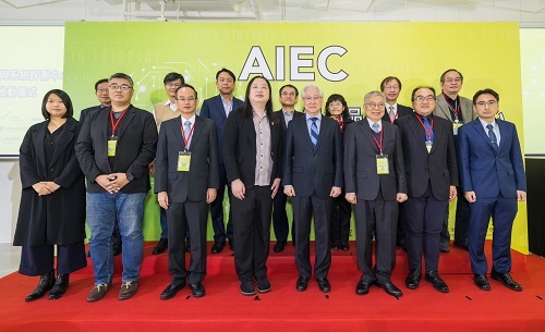 數位部數產署AI產品與評測中心啟動儀式貴賓合影。