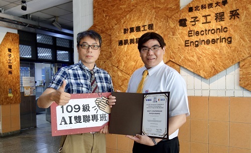 左起：北科大AI雙聯碩班主任邱弘緯、獲獎畢業生夏維良