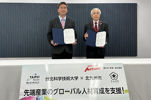 北科大研發長莊賀喬（左）與北九州市副市長片山憲一代表簽約。圖片