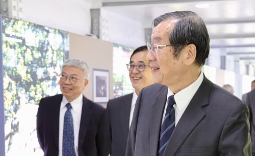 考試院訪團參觀北科大忠孝藝文廊道「SDGs╳USR成果展─永續We Can」展。