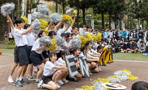 北科大校運會啦啦舞優勝隊伍應英系為健走活動揭幕。