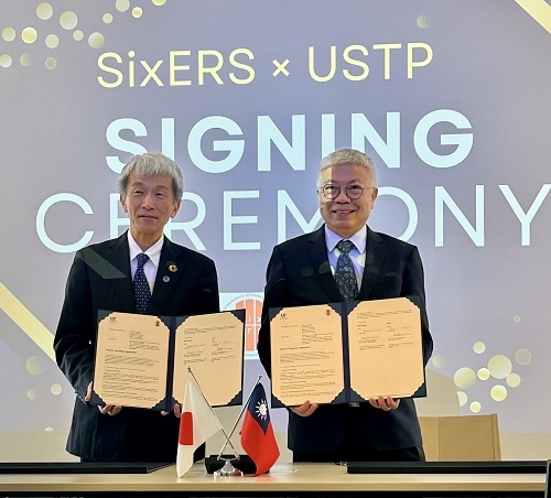 北科大校長王錫福（右）與日本岡山大學副校長鈴木孝義分別代表北聯大、SixERS簽署首份「聯盟學生交換協議」。圖片