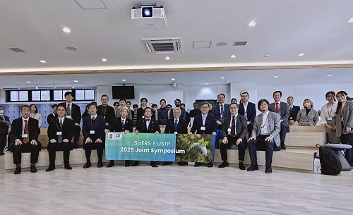 日本岡山大學主辦「北聯大—日本六國立大學聯盟（SixERS）第五屆聯合研討會」，臺日與會師長合影。圖片