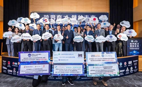 「2025產學聯盟人才培育成果發表會暨企業軟體授權及設備捐贈」記者會，出席貴賓合影。圖片