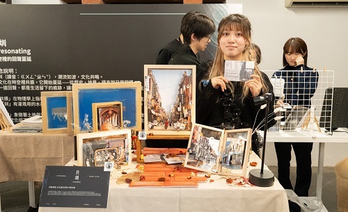 北科大文發系學生李佩縈以Fotomo立體相片呈現迪化街的「舊街新貌」。圖片