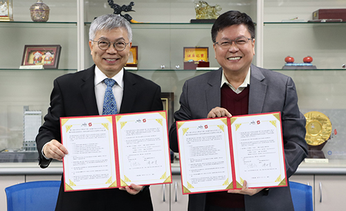 北科大校長王錫福與中興工程董事長陳伸賢代表簽約，攜手發展離岸風電。