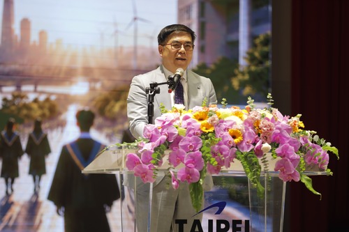 彭啓明部長以自身跨域歷程為鏡，勉勵北科大畢業生在變動時代中以務實精神與前瞻思維，走出屬於自己的道路。