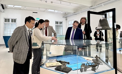 德國薩克森自由邦高教夥伴參訪北科大校史館。