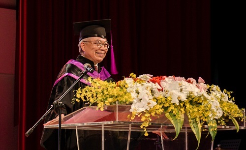 北科大校長王錫福勉勵畢業生，不只要具備無可取代的能力，更要保有「無可取代的溫度」。（攝影：陳薇安）