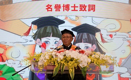 北科大名譽博士、群光電能總經理曾國華期勉學弟妹要不斷努力、學習，將主管的操練當成栽培。（攝影：陳薇安）