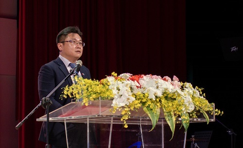 北科大校友會全國總會總會長張啟城鼓勵學弟妹和校友會接觸，學長姐們隨時隨地準備為大家服務。（攝影：陳薇安）
