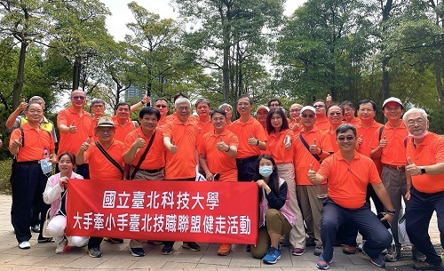健走活動於大安森林公園合影。
