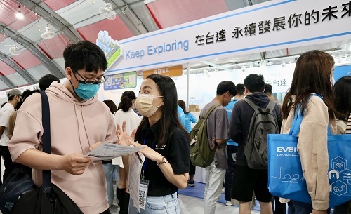 北科大培育人才具就業即戰力，圖為2023年北科大徵才博覽會現場。