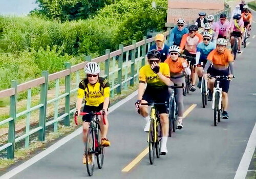 鐵馬社騎士以接力方式挑戰48小時、約1,000公里環島路程，沿途面對長途騎乘、夜間行車及地形與天候變化等考驗，展現北科大EMBA校友勇於挑戰、團隊合作的精神