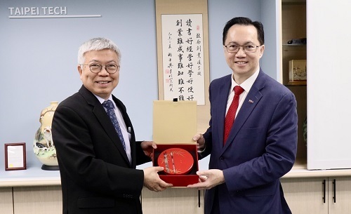 北科大校長王錫福推動國際化不遺餘力，圖為紐澤西理工學院校長Teik C. Lim 2023年初來訪，同年底雙方代表兩校簽訂研究合作協議。