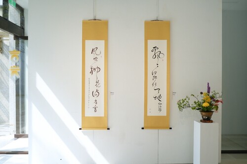 孫端吉教授墨寶，左至右依序為李白〈金陵酒肆留別〉、杜甫〈旅夜書懷〉