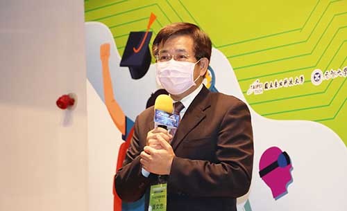教育部長潘文忠表示，前瞻智慧鐵道是重要產業，必須經由大專校園、高職的人才培育，作為產業發展基礎。