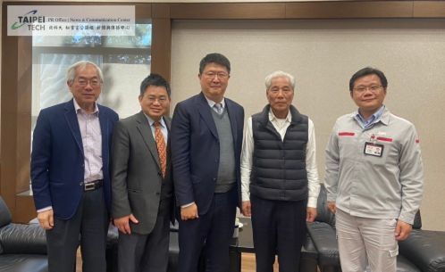 校長與三陽董事長合影