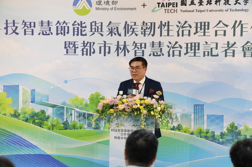 環境部長彭啓明肯定北科大開放校園、營造綠地的成果，期盼推廣都市林智慧治。