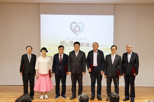 圖5.「國立臺北科技大學愛心獎」評審委員於頒授聘書後合影