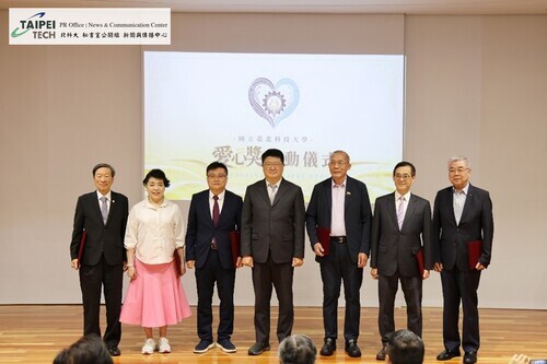 圖5.「國立臺北科技大學愛心獎」評審委員於頒授聘書後合影