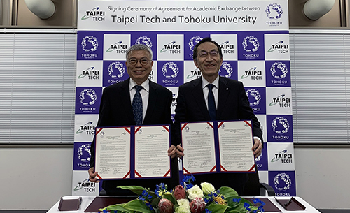 北科大校長王錫福（左）與日本東北大學校長大野英男代表簽約。