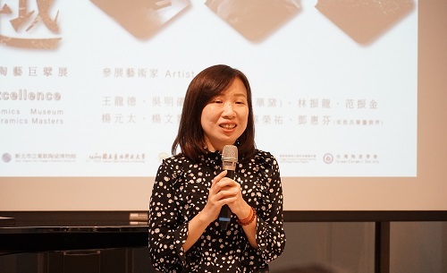 鶯歌陶博館館長張啟文致詞。
