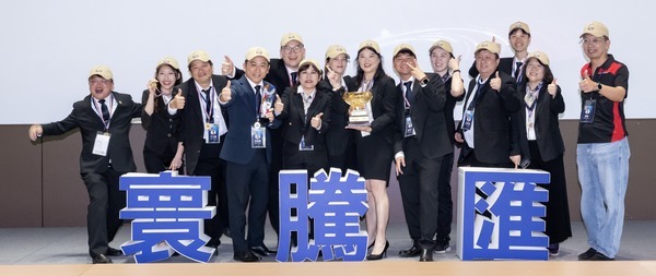 第12屆寰騰匯總冠軍隊伍合影