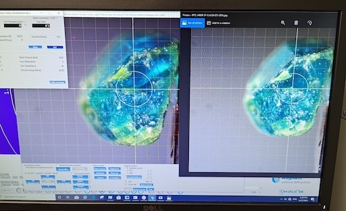北科大有機高分子研究所特聘教授呂良賜團隊於美國能源部橡樹嶺國家實驗室（ORNL）進行銅晶體的中子研究。圖片