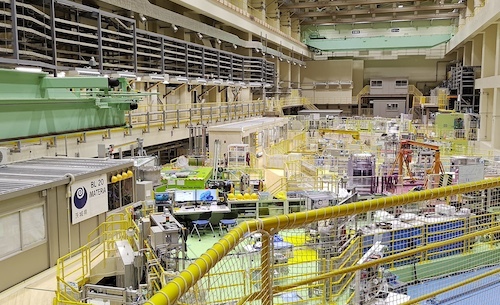 北科大有機高分子研究所特聘教授呂良賜團隊於日本質子加速器研究複合設施（J-PARC）進行中子研究。圖片