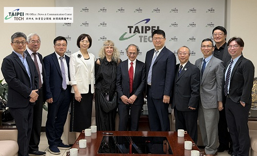 諾貝爾化學獎得主 Michael Levitt 教授(中)蒞臨北科大，與校長任貽均(右五)及學校主管與諾科獎國際文教交流協會長官合影留念。