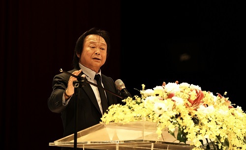 立法委員王世堅於北科大畢典致詞,鼓舞畢業生以所學創造未來、改變世界。(攝影:呂宇絜)