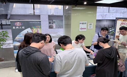 北科大10月15日舉辦實習媒合日，邀請6家企業參與，吸引約300人次學生到場交流，提供學生直接了解實習機會的平台。