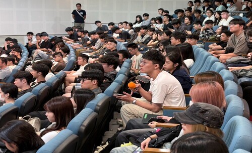 北科大學生積極參與企業說明會，透過企業分享及現場交流，深入了解職務內容與職場所需能力。