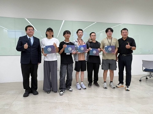 專利大戰北區賽優勝學生獲頒獎項。
