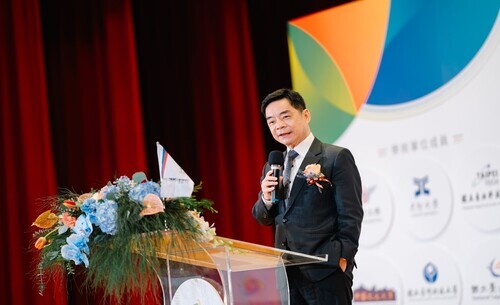 交通部政務次長伍勝園致詞，期盼深化產官學研合作，推動鐵道智慧化與技術自主。