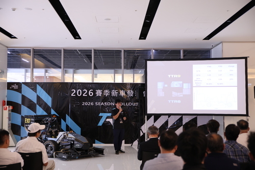 北科大TTR車隊學生分享TTR9技術研發成果，新舊世代賽車同場展現團隊造車歷程