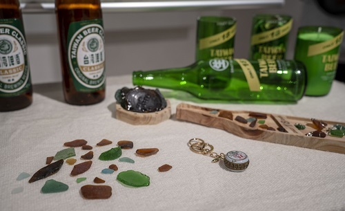 北科大文發系學生黃珮翊、廖翊婷與張皓翔「海啤拾光」作品。圖片