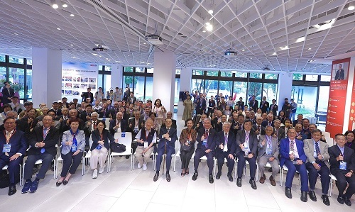 北科大「靜誼空間揭牌典禮暨名譽博士沈文振董事長新書發表會」來賓大合影。（攝影：陳家豪）圖片