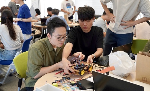 北科大赴日參加九州工大「自走車抓取物件」PBL競賽工作營。圖片
