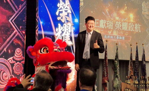 北科大校長任貽均致詞：國立臺北科技大學校長任貽均於「選手之夜」親臨致詞，感謝籌備團隊一年多來的辛苦付出，並歡迎全國各校EMBA師長與選手共襄盛舉，透過賽事深化校際情誼。